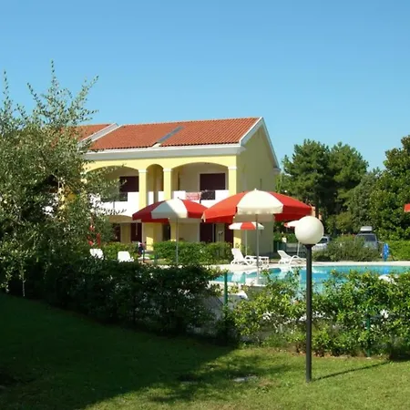 Apartment Lovely Nest With Shared Pool And Olive Trees